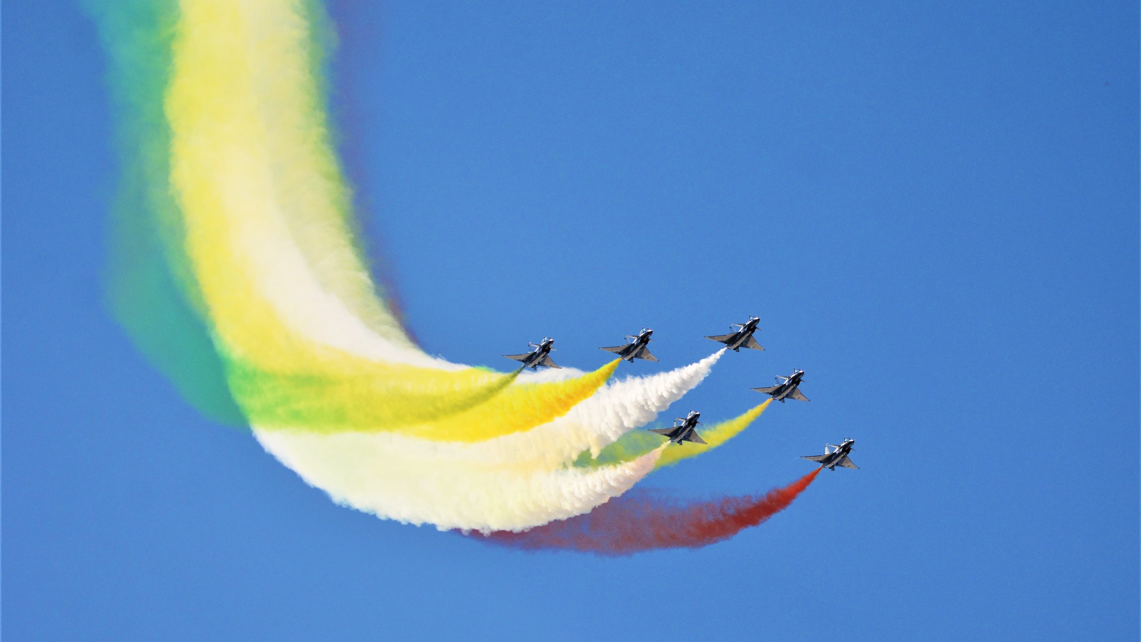 极速绿茵场，当F1冠军之夜响起加维的进球哨音