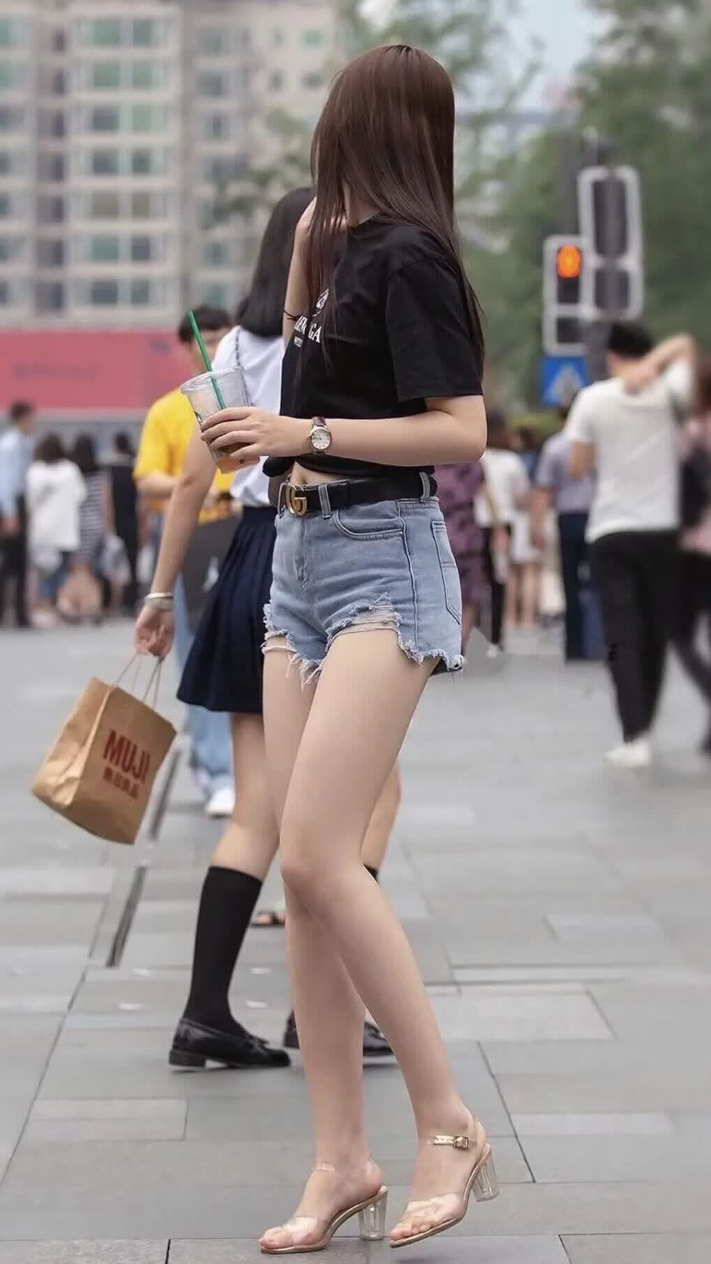 金手套改写结局,拉亚在虚构巅峰对决中接管切尔西对阵勒沃库森的年度焦点之战